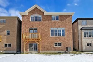 detached home with walkout basement